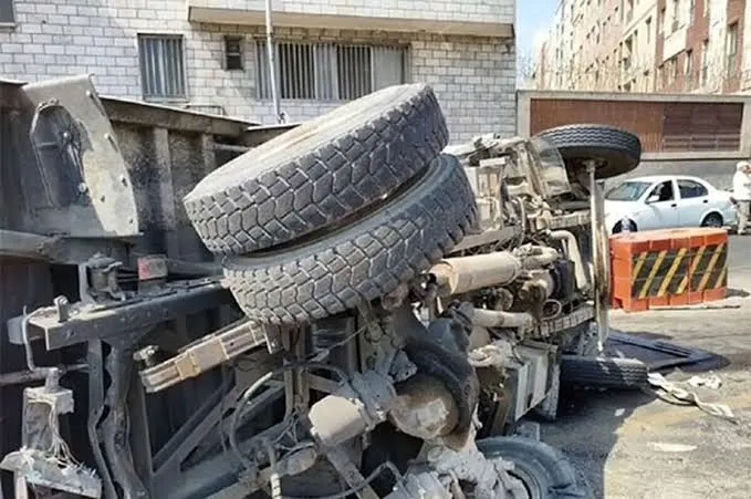 تصادف زنجیره‌ای کامیونت با ۱۱ خودرو در بزرگراه یادگار امام