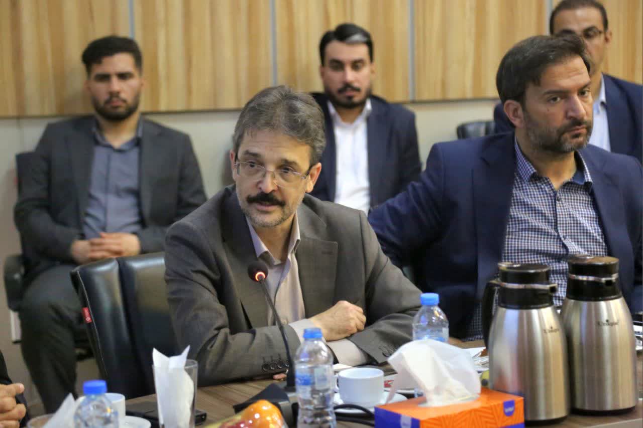 استاندار خوزستان: حذف پیمانکار و ایجاد ثبات شغلی در دستور کار است / لزوم تشکیل زنجیره فولادی و توسعه انرژی‌های تجدیدپذیر در استان / ضرورت بهره مندی از مزیت تنوع ترانزیتی خوزستان به عراق