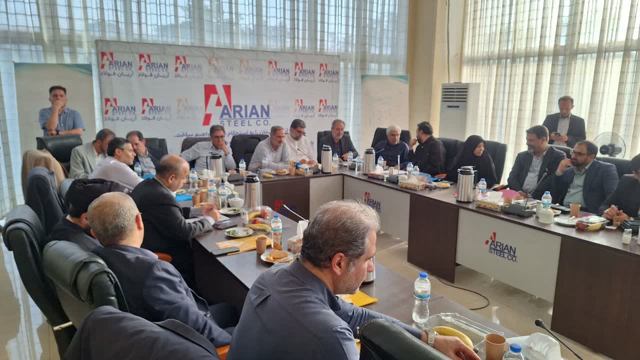 رئیس کمیسیون صنایع مجلس: دولت و مجلس باید در کنار تولیدکنندگان باشند