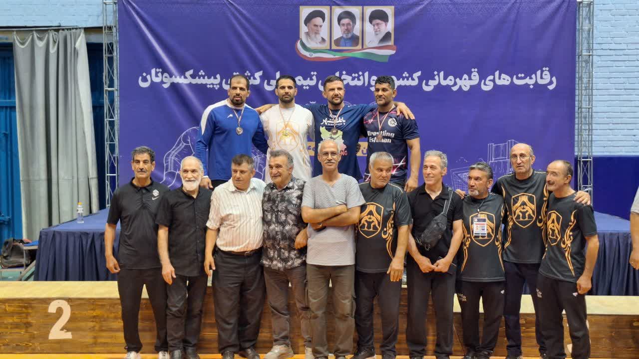 تیم تهران قهرمان مسابقات کشتی فرنگی پیش کسوتان کشور شد تیم تهران قهرمان مسابقات کشتی فرنگی پیش کسوتان کشور شد