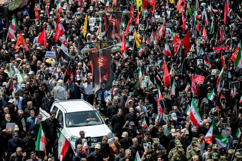 اراک یکپارچه در سوگ رهبر شهید؛ فریاد قصاص با پرچم‌های سرخ