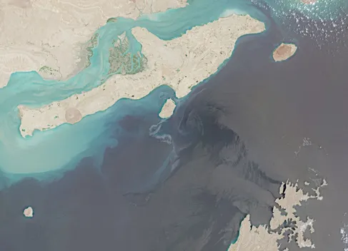 هشدار نهاد مدیریت آبراه خلیج فارس به تخلف برخی شناورها از ترتیبات ایرانی تردد از تنگه هرمز
