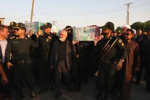 تشییع پُرشور دو شهید فراجا در شادگان؛ استاندار خوزستان: مردم با حضور حماسی خود قدردان امنیت‌آفرینی نیروی انتظامی هستند + ببینید
