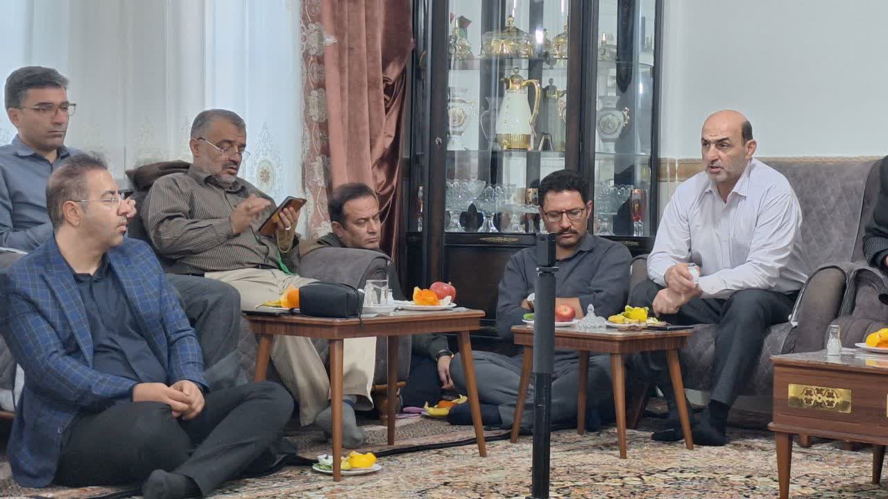 مطالبات مردم ناحیه منفصل شهری ناصرآباد در یک نشست صمیمی روی میز مدیران شهری قزوین قرار گرفت مطالبات مردم ناحیه منفصل شهری ناصرآباد در یک نشست صمیمی روی میز مدیران شهری قزوین قرار گرفت
