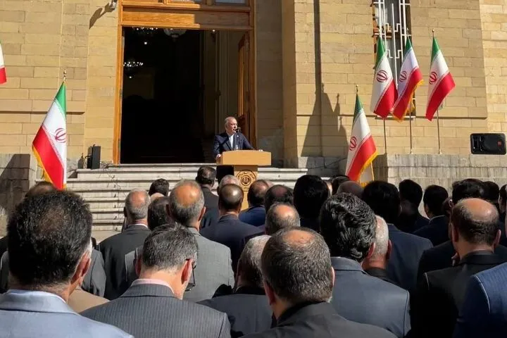 سبحانی: ایستادگی و پایداری مردمی عامل برافراشته ماندن پرچم ایران است