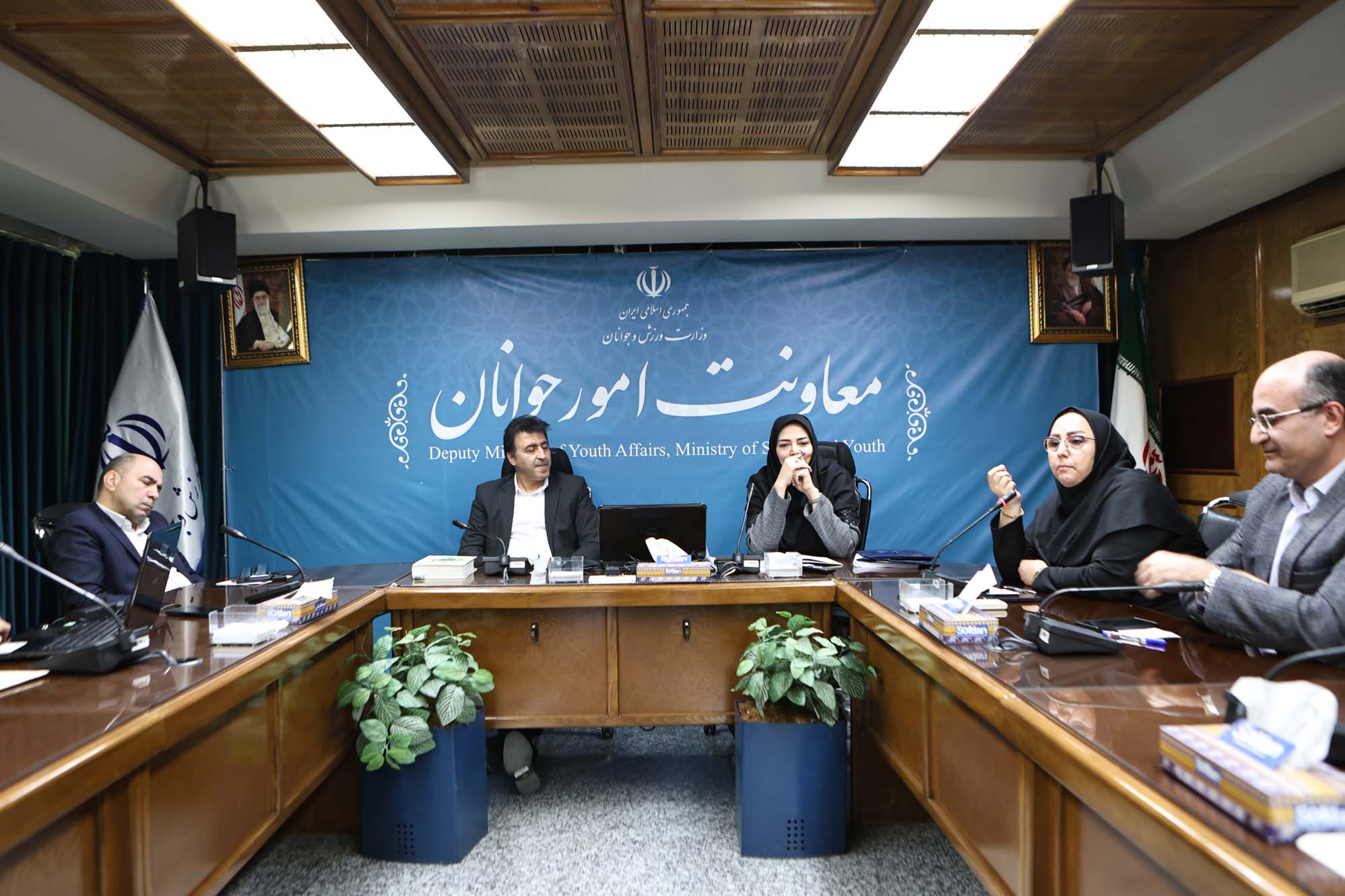 صدای نسل جوان باید در تصمیم‌سازی‌ها شنیده شود/ رونمایی از کتاب «خوانش فیلم‌های جشنواره فجر»