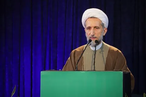 فاصله گرفتن از منظومه فکری امامِ جامعه، اقتدار نظام را خدشه‌دار می‌کند