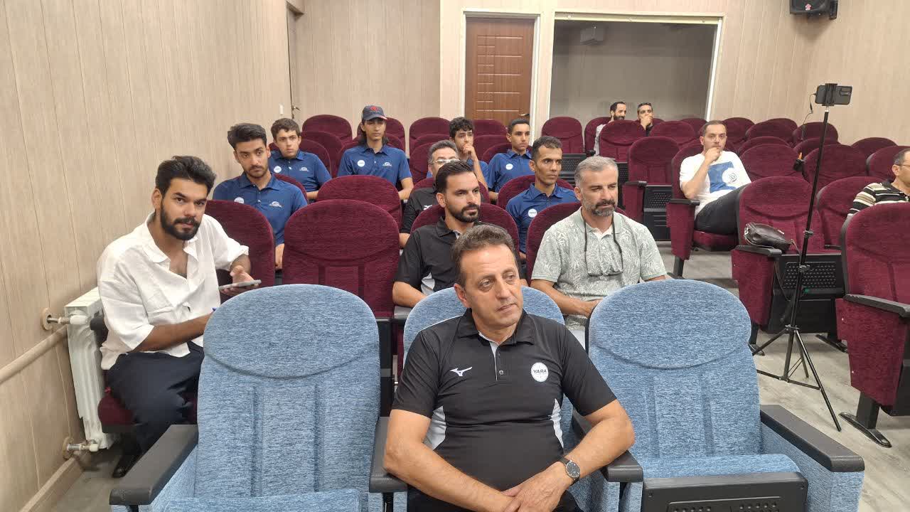 کادر فنی و بازیکنان تیم دوچرخه سواری «یارا» قراردادهای خود را امضا کردند