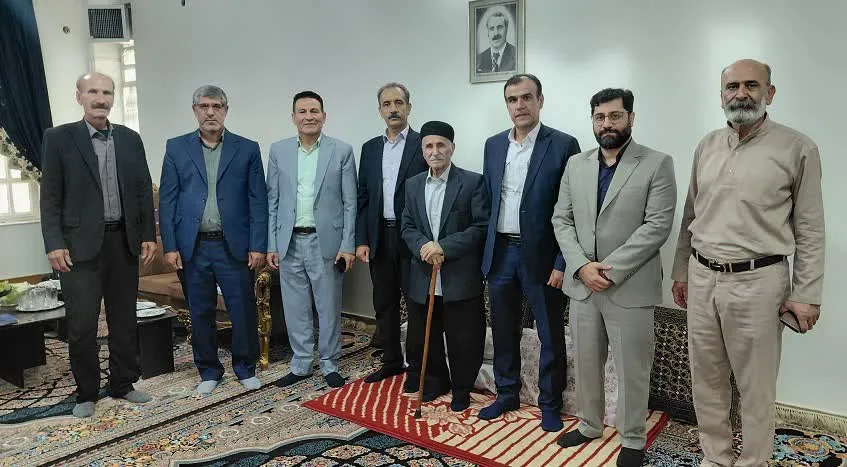 دیدار با یکی از مسن‌ترین شاهنامه‌خوانان لرستان/ سازگاری رویکرد حماسی شاهنامه با روحیه حماسی لرستانی‌ها
