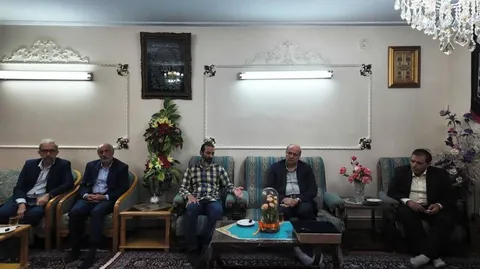 دیدار معاون وزیر ورزش با خانواده شهیدان ورزشکار فاطمه و فائزه محمدی نصرآبادی