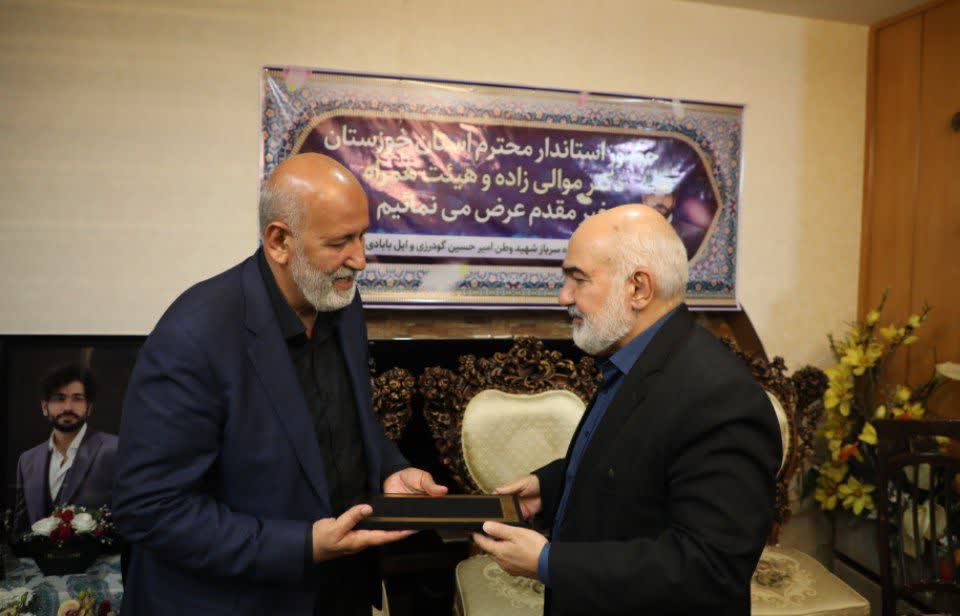 تجلیل استاندار خوزستان از اقدام فداکارانه خانواده بابادی در اهدای اعضای بدن فرزنشان؛ موالی‌زاده: نام امیرحسین در زمره شهیدان گران‌قدر ثبت می‌شود