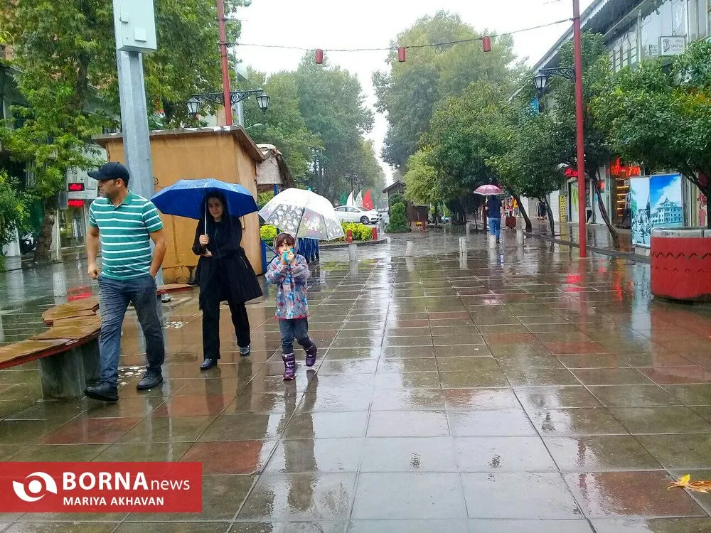 تداوم بارش باران در محورهای ۱۱ استان کشور/ ترافیک سنگین در برخی ورودی‌های پایتخت برقرار است