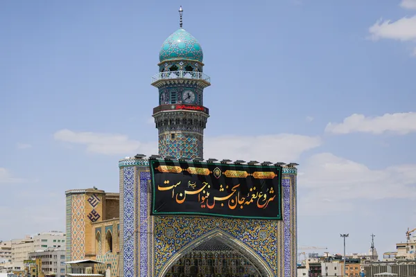کتیبه آرایی اماکن متبرکه رضوی در دهه پایانی ماه صفر
