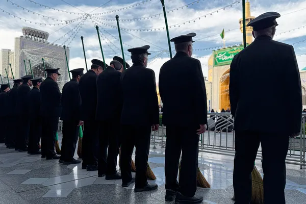 آیین تعویض شیفت خدام حرم مطهر رضوی
