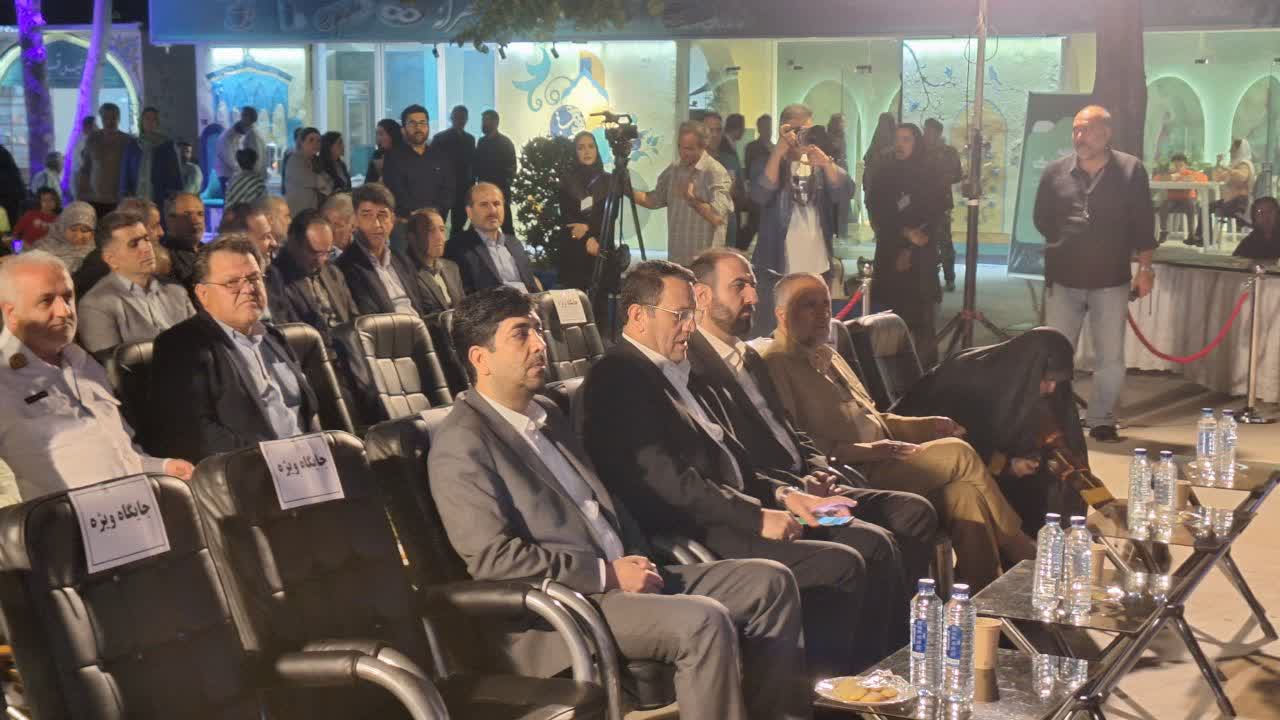 فصیحی رامندی: کالاهای اساسی در فروشگاههای برکت شهرداری ۱۵ تا ۲۰ درصد ارزانتر عرضه میشود فصیحی رامندی: کالاهای اساسی در فروشگاههای برکت شهرداری ۱۵ تا ۲۰ درصد ارزانتر عرضه میشود