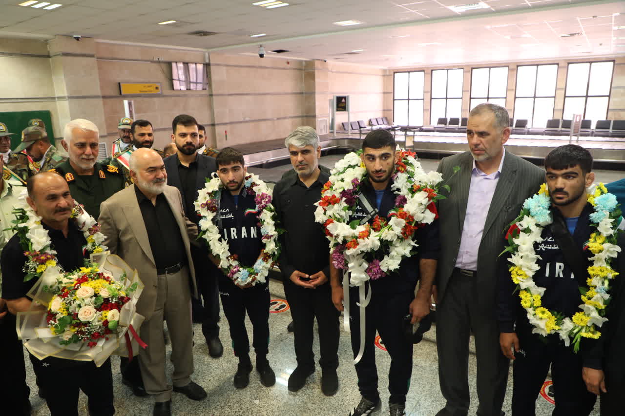 استقبال از دلاورمردان تاریخ‌ساز کشتی فرنگی خوزستان با حضور استاندار / موالی‌زاده: خوزستان مهد کشتی فرنگی ایران است / حمایت از ورزشکاران بیشتر خواهد شد
