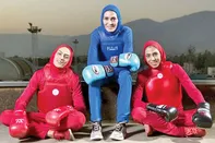 لگدمال شدن شان قهرمانی توسط خواهران غریب و عجیب/ کاش قبل از دعوا یک نفس عمیق می‌کشیدید!
