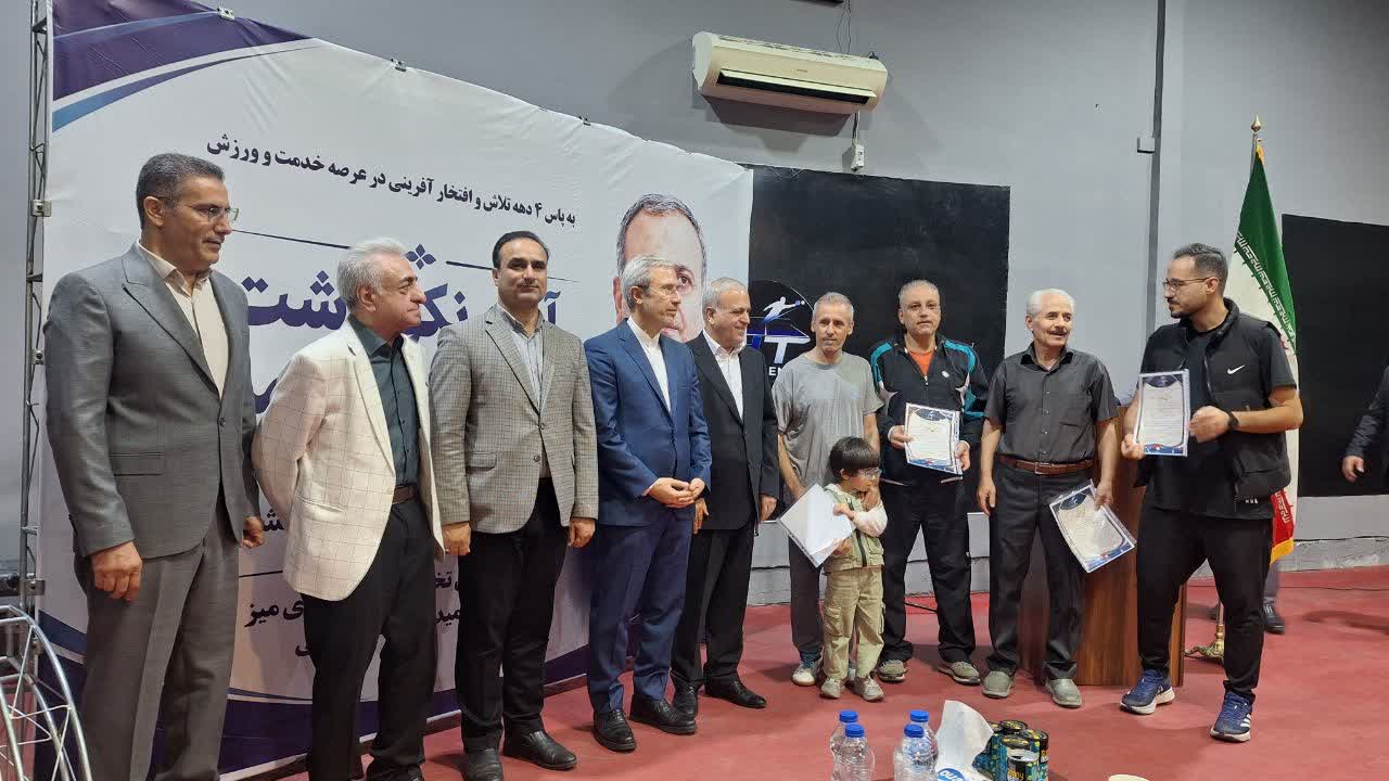 تجلیل از «داود محمدی» رئیس هیئت تنیس روی میز استان قزوین، به پاس چهار دهه خدمت به ورزش تجلیل از «داود محمدی» رئیس هیئت تنیس روی میز استان قزوین، به پاس چهار دهه خدمت به ورزش