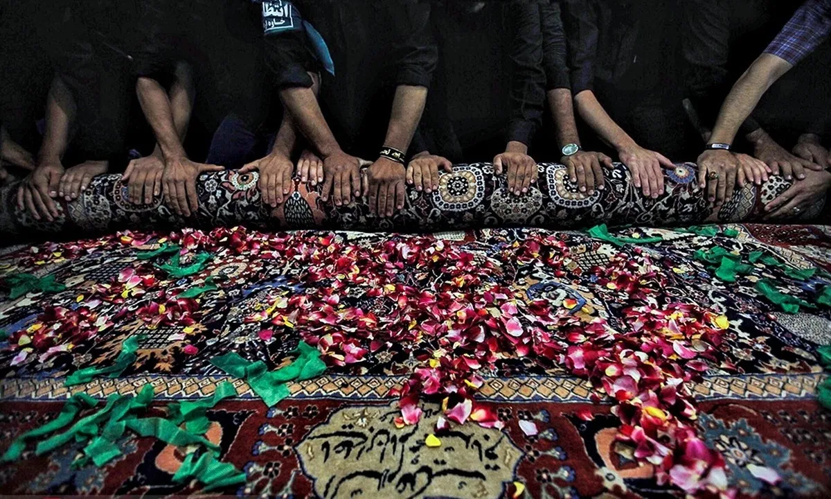 مراسم غَسْل السجادة في قرية 