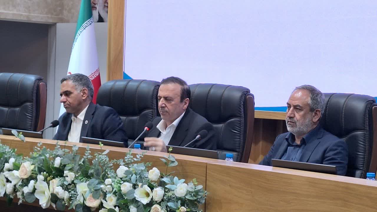 دستور اکید استاندار قزوین برای حل مشکل قطع برق شرکت آریان فولاد/ تأکید بر تقویت حمل‌ونقل ریلی و راه‌اندازی فرودگاه