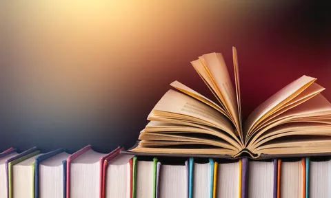 وقت کم دارید؟ ۲۰ کتاب درخشان که می‌توانید در یک روز بخوانید