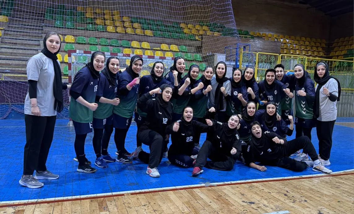 دختران هندبال قزوین لیگ‌برتری شدند