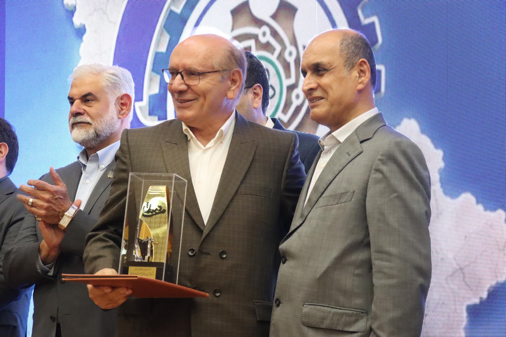 استاندار گیلان : توسعه صنعت گیلان در گرو اعتماد به بخش خصوصی و رفع موانع تولید است استاندار گیلان : توسعه صنعت گیلان در گرو اعتماد به بخش خصوصی و رفع موانع تولید است