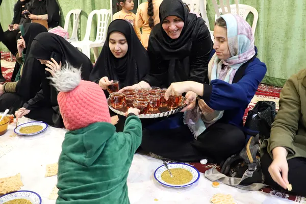 مراسم جزء خوانی قران کریم و برپایی سفره افطاری در ماه مبارک رمضان در مساجد و حسینیه های شهر کرمانشاه