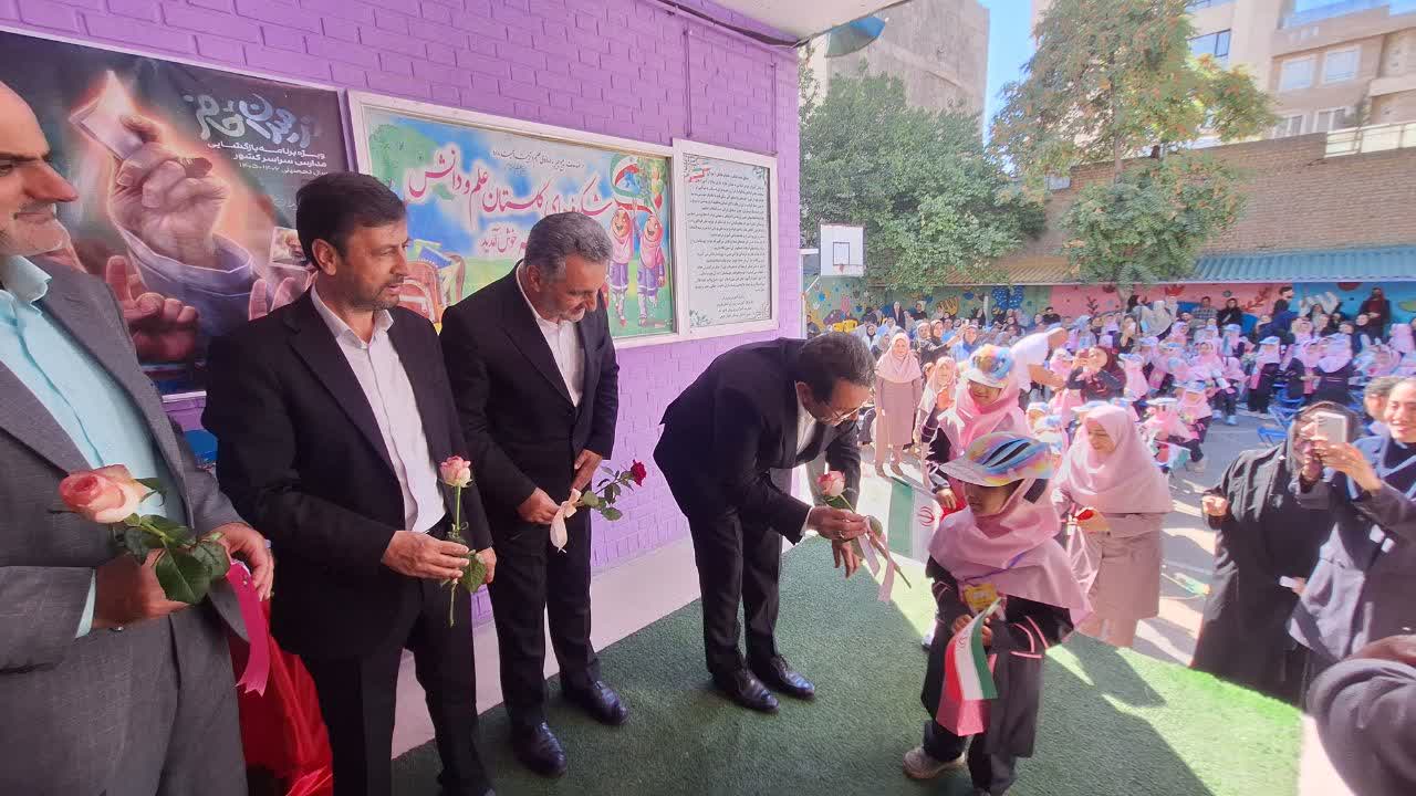 جشن شکوفه ها در مدارس ابتدایی استان قزوین برگزار شد 