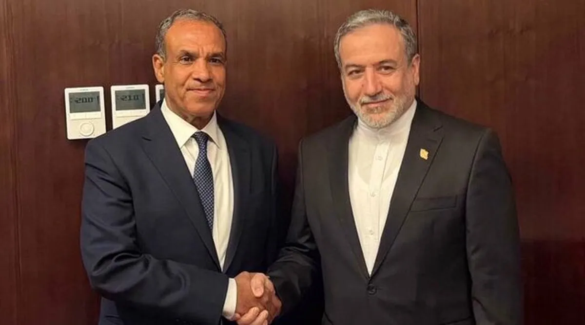 Iran, Egypt FMs say continued consultations key to maintaining regional stability