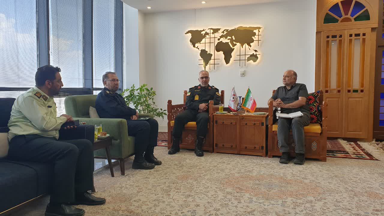 فرمانده انتظامی استان قزوین از تلاش خبرنگاران خبرگزاری برنا تجلیل کرد فرمانده انتظامی استان قزوین از تلاش خبرنگاران خبرگزاری برنا تجلیل کرد