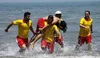 ۱۸۶۶ زندگی دوباره در سواحل مازندران/ روایت مجاهدت امدادگران در بازگرداندن مسافران به آغوش خانواده