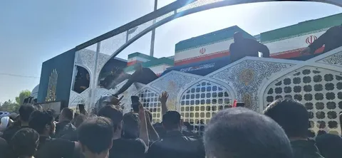 آیین تشییع پیکر مطهر رهبر شهید انقلاب در قم آغاز شد