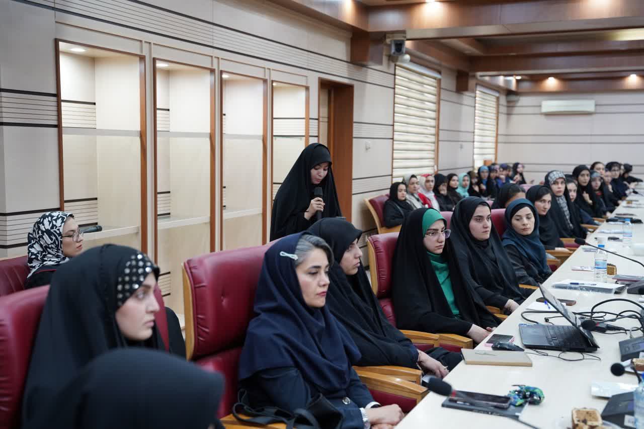 استاندار قزوین پاسخگوی دغدغه های دختران بود/ پاسخ پدرانه به سوالات جوانان ونوجوانان استاندار قزوین پاسخگوی دغدغه های دختران بود/ پاسخ پدرانه به سوالات جوانان ونوجوانان