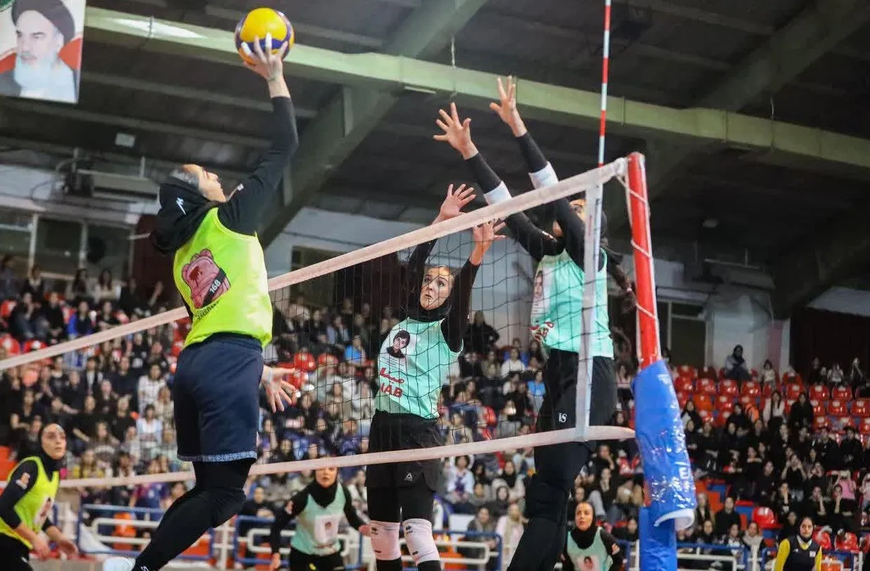 دیدار دوستانه تیم‌ملی والیبال زنان ایران و منتخب مازندران به یاد شهدای مدرسه میناب برگزار شد