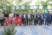 آیین گلباران گلزار شهدای اراک به مناسبت پنجم مرداد، روز ایثار و مقاومت، با حضور خانواده بزرگ کار و تولید برگزار شد
