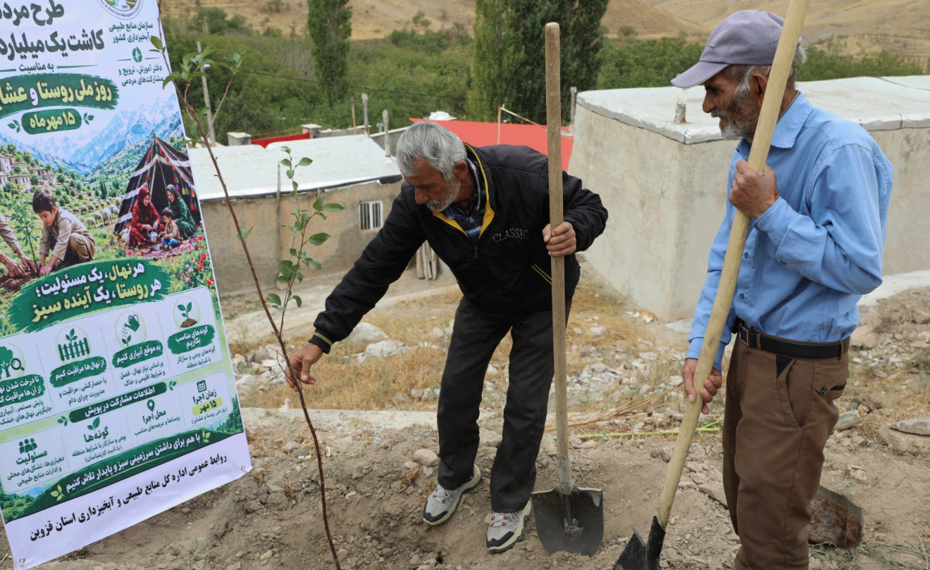 پویش نهال کاری در روستای الولک قزوین