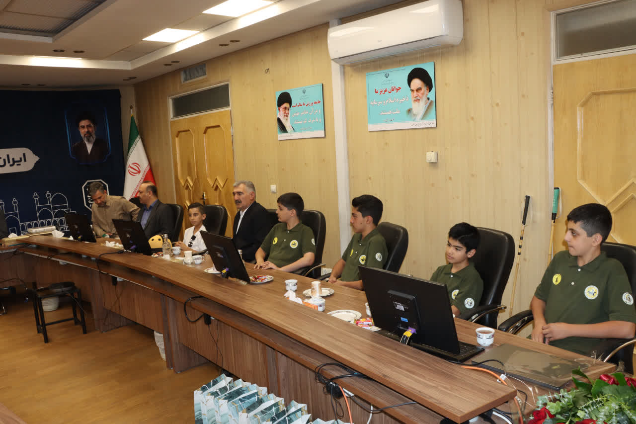 قهرمانان چوگان اصفهان به یاد شهدای دانشآموز میناب تجلیل شدند قهرمانان چوگان اصفهان به یاد شهدای دانشآموز میناب تجلیل شدند