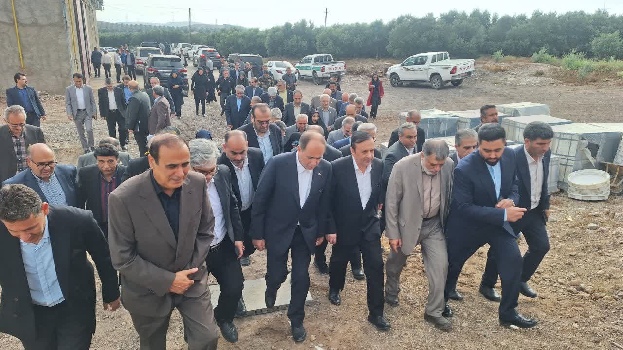 بازدید وزیر جهاد کشاورزی از واحد تولید زیتون و کشت و صنعت خندان در طارم 