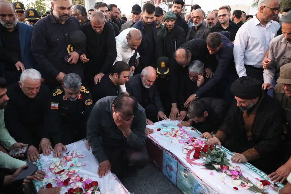 تشییع پُرشور دو شهید فراجا در شادگان؛ استاندار خوزستان: مردم با حضور حماسی خود قدردان امنیتآفرینی نیروی انتظامی هستند تشییع پُرشور دو شهید فراجا در شادگان؛ استاندار خوزستان: مردم با حضور حماسی خود قدردان امنیتآفرینی نیروی انتظامی هستند