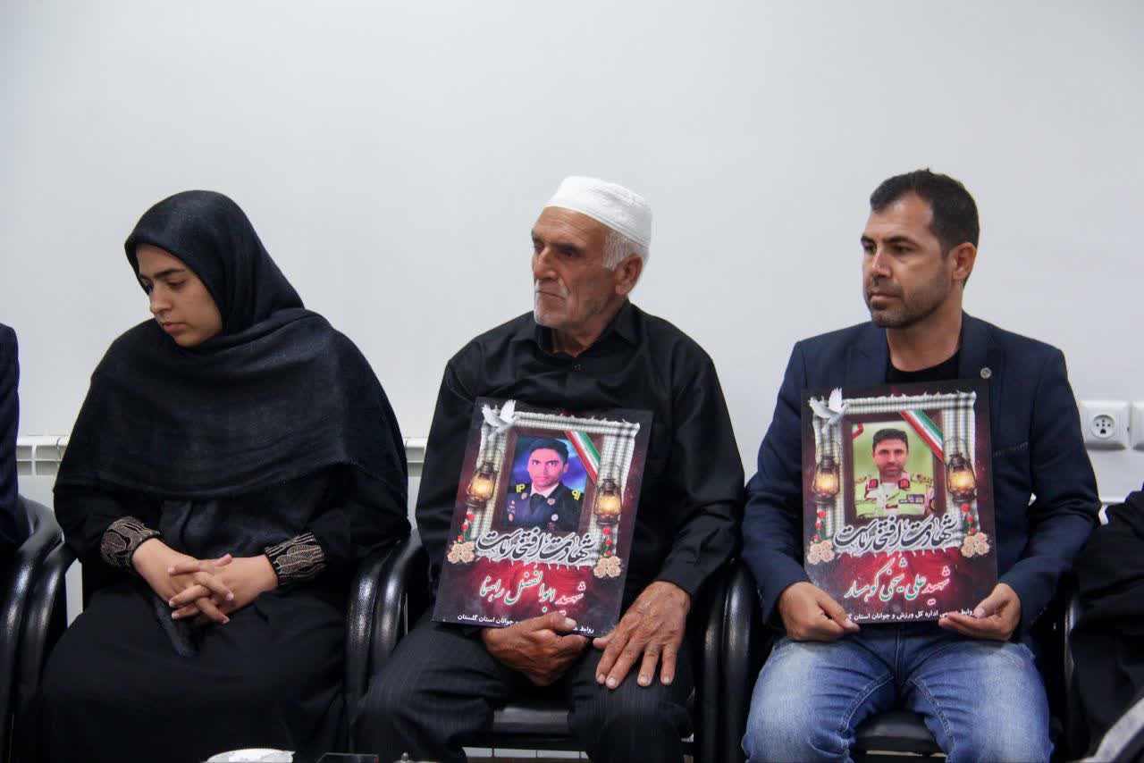 گزارش تصویری / تجلیل نماینده ولی فقیه از خانواده شهدای ورزشکار گلستانی جنگ رمضان گزارش تصویری / تجلیل نماینده ولی فقیه از خانواده شهدای ورزشکار گلستانی جنگ رمضان