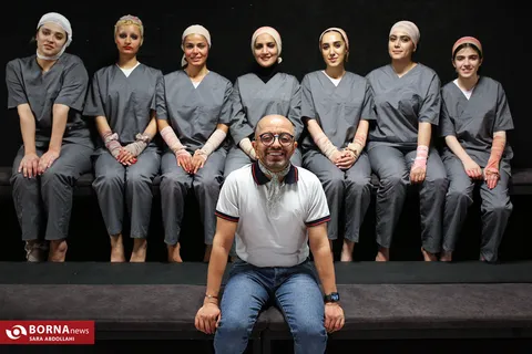 فرزین محدث: «پایین نردبان» قصه عاطفه‌های سرکوب‌ شده انسان‌هاست/ کارگردانی برای من نمایش مهارت نیست؛ ساختن بازیگر است