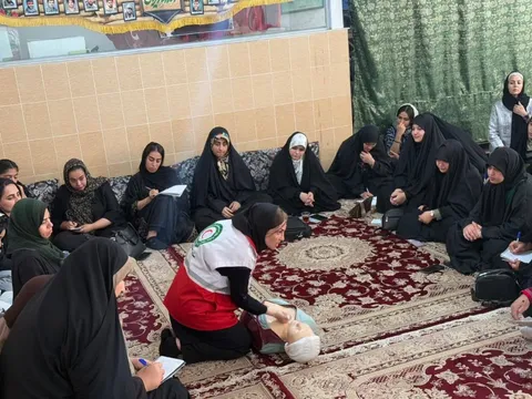 دوره آموزش کمک‌های اولیه و امدادگری هلال احمر در محمدشهر برگزار شد