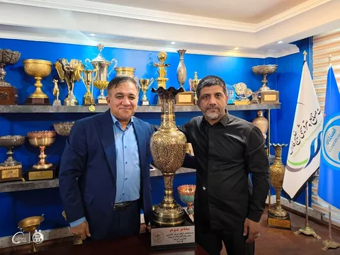یک جام به استقلال تحویل داده شد