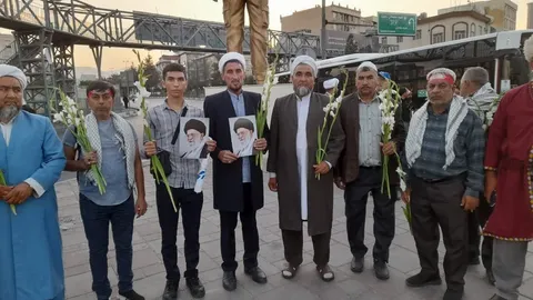 حضور کاروان اهل سنت گلستان در تشییع رهبر در مشهد