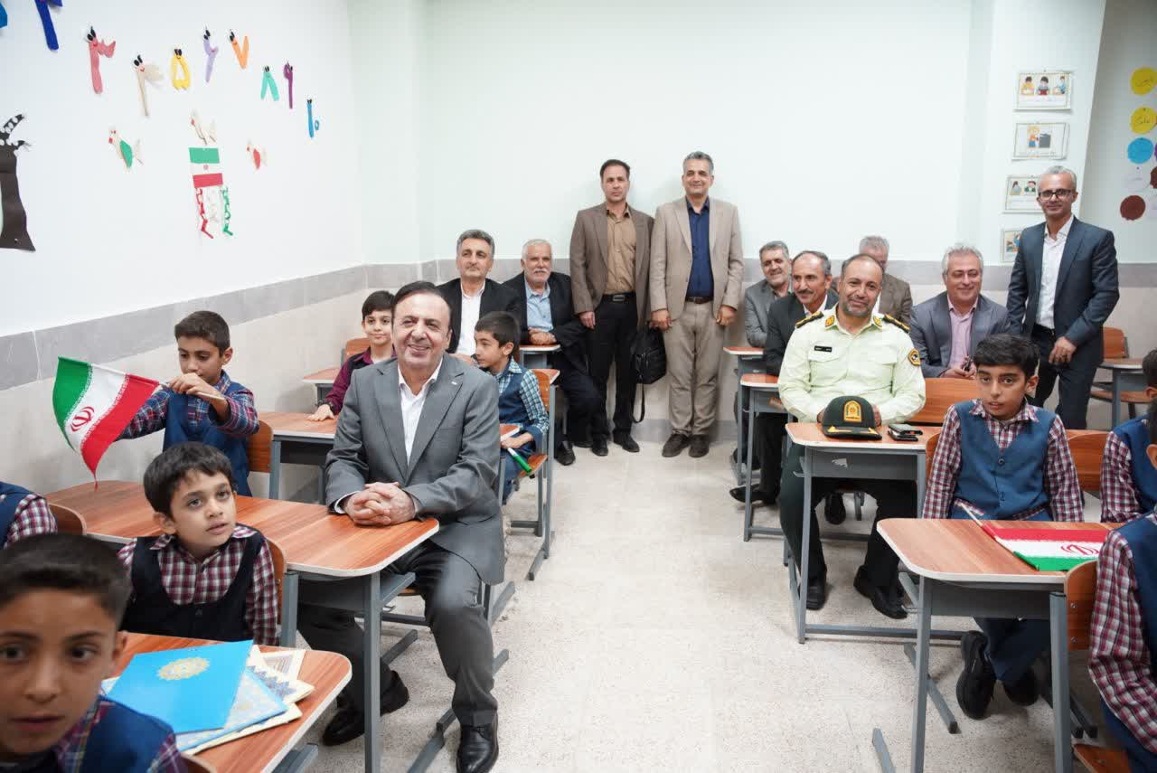مدرسه ۹ کلاسه زندهیاد حاج رضا وحدانی در قزوین به بهرهبرداری رسید مدرسه ۹ کلاسه زندهیاد حاج رضا وحدانی در قزوین به بهرهبرداری رسید