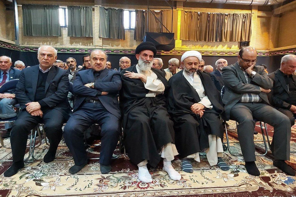 حضور وزیر ورزش در مراسم عزاداری شهادت بانوی دو عالم