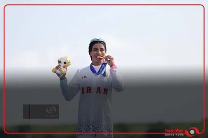 مراسم اهدای مدال طلا  روئینگ تک نفره سبک وزن زنان به فاطمه مجلل