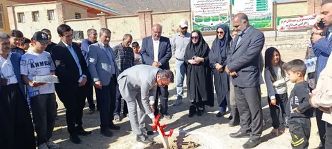 کلنگ‌زنی زمین مینی‌فوتبال چمن مصنوعی روستای گوشه پل دورود