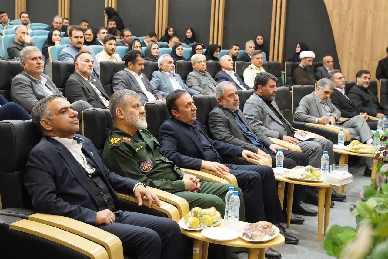 تولیدکننده در شرایط جنگ اقتصادی به حمایت واقعی نیاز دارد/ صادرکننده نمونه ملی که ممنوع الخروج است